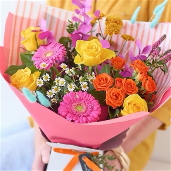 SUMMER TRENDING BOUQUET WITH YELLOW ROSES