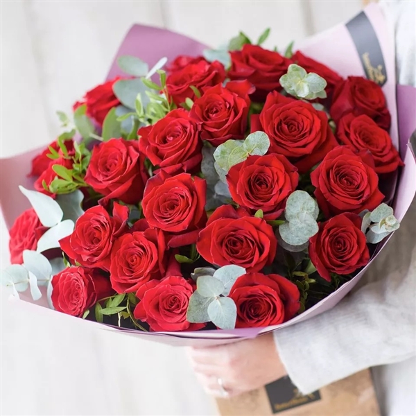 24 RED ROSE HAND TIED